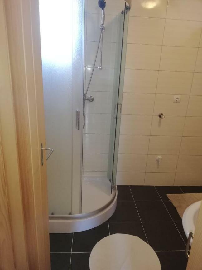 Sobe Na Vinskoj Cesti Zmajevac Appartement Buitenkant foto