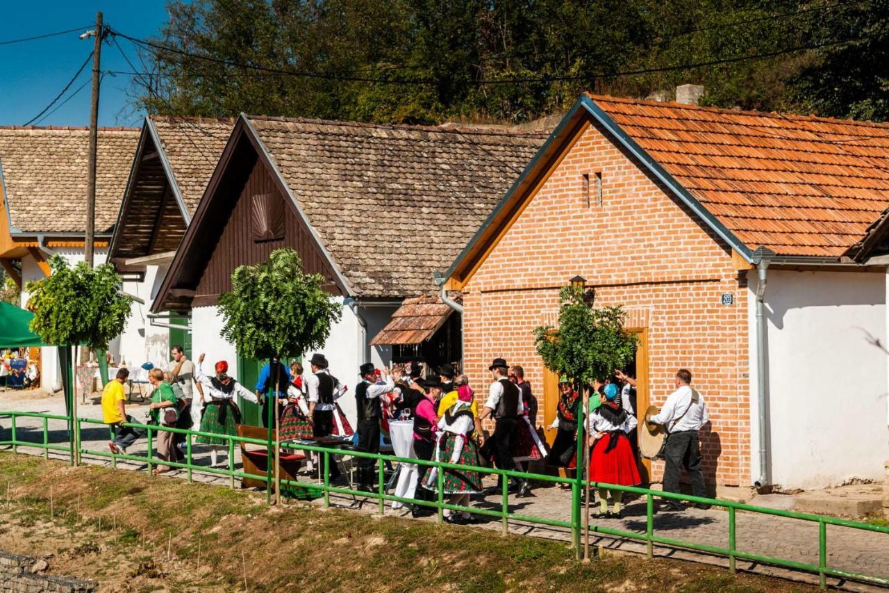 Sobe Na Vinskoj Cesti Zmajevac Appartement Buitenkant foto