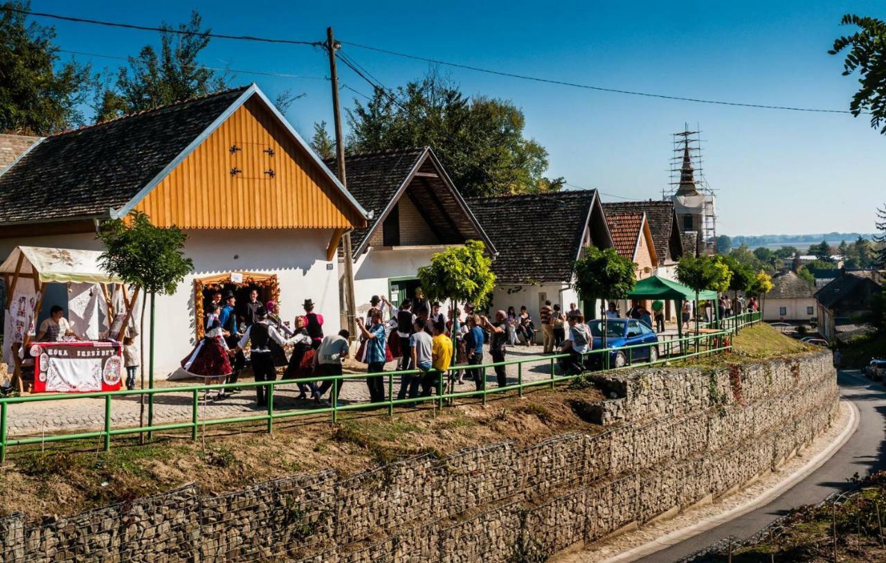 Sobe Na Vinskoj Cesti Zmajevac Appartement Buitenkant foto