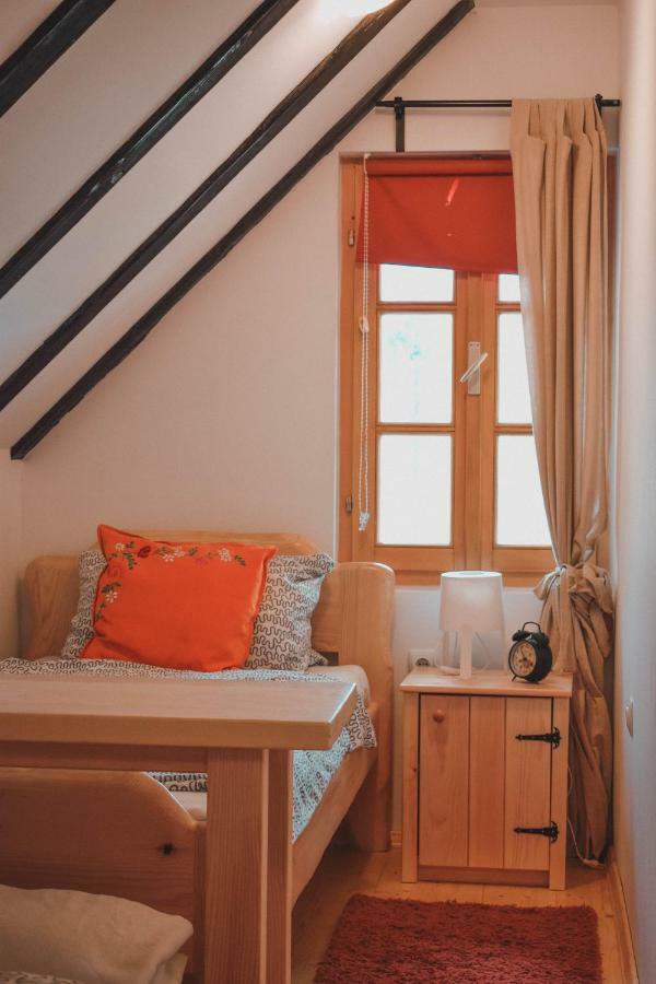 Sobe Na Vinskoj Cesti Zmajevac Appartement Buitenkant foto