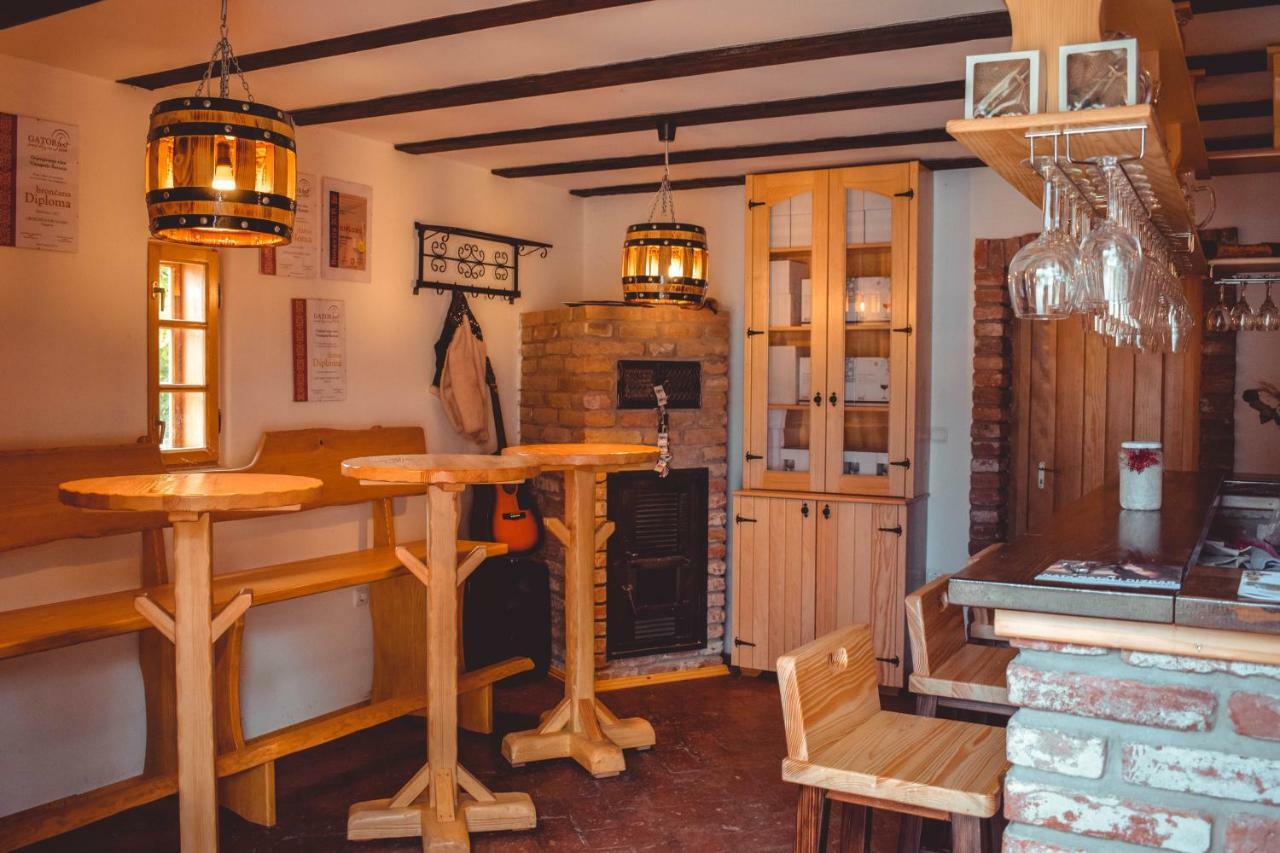 Sobe Na Vinskoj Cesti Zmajevac Appartement Buitenkant foto